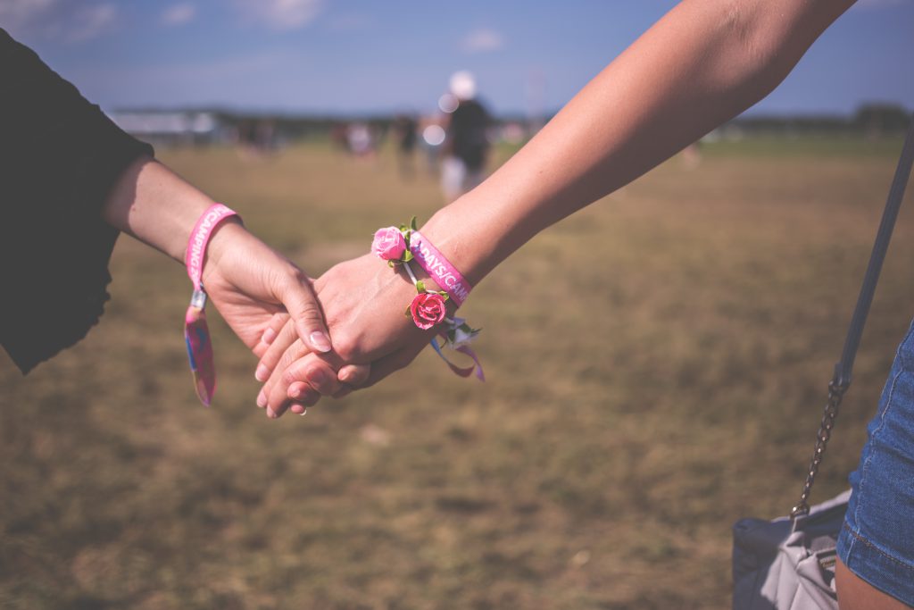 Holding hands - free stock photo