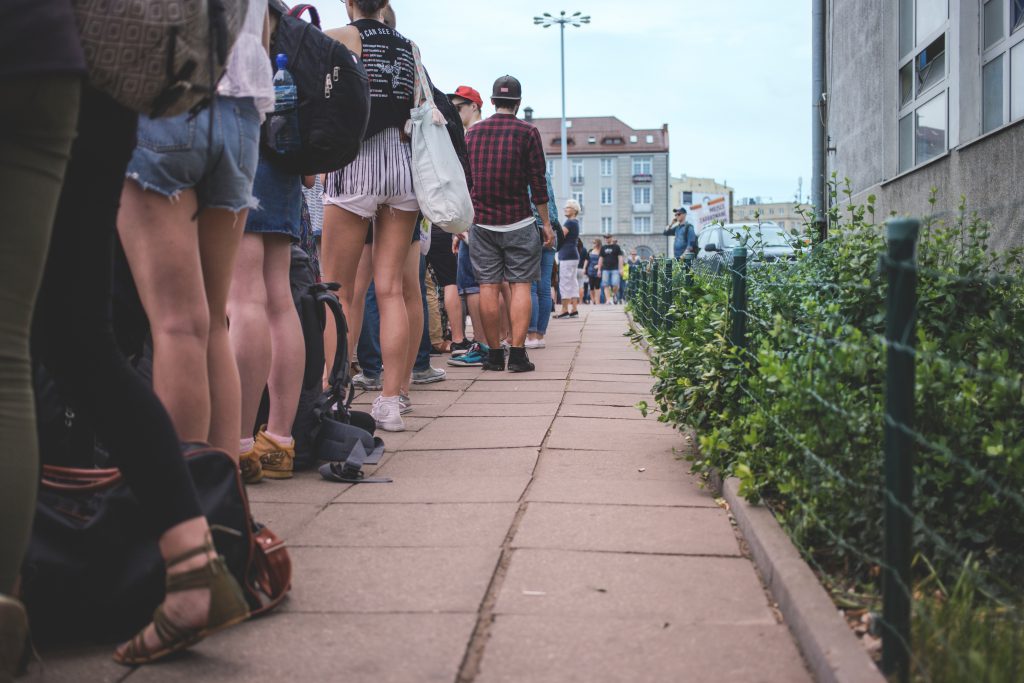 Long queue 2 - free stock photo