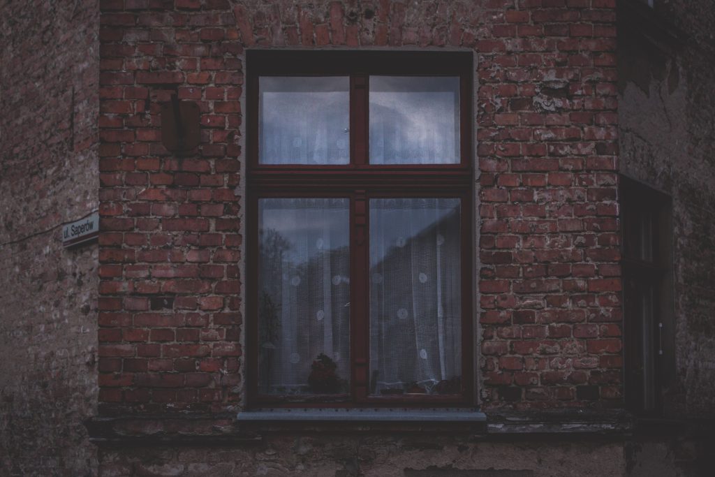 Old brown window - free stock photo