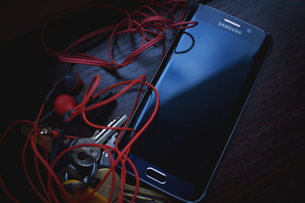 Phone, headphones and keys 3 - free stock photo