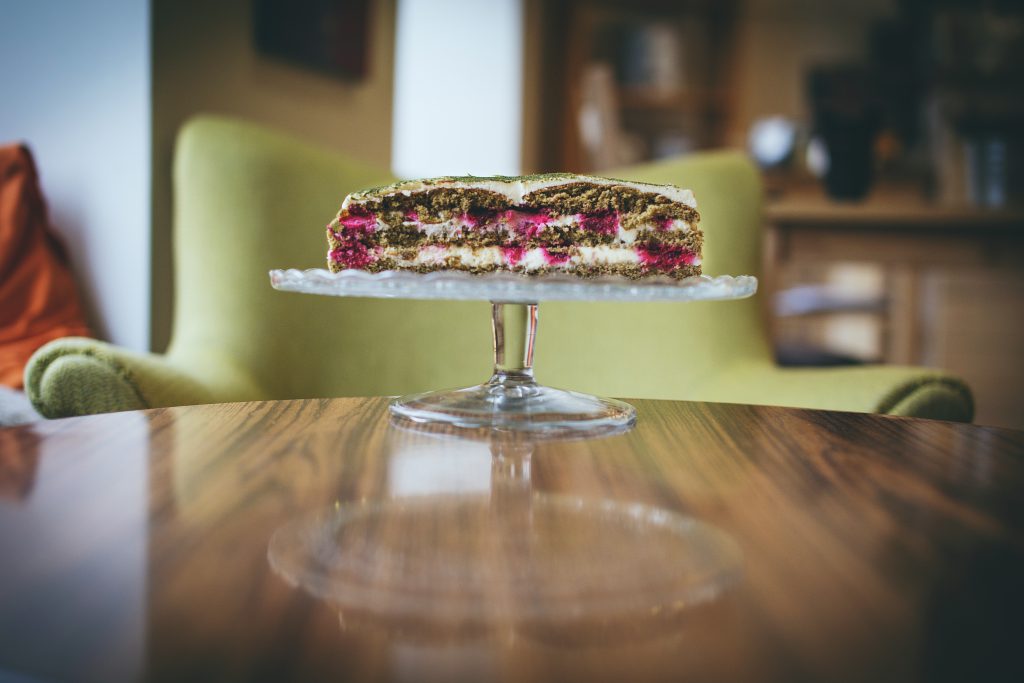 Cake cut in half - free stock photo