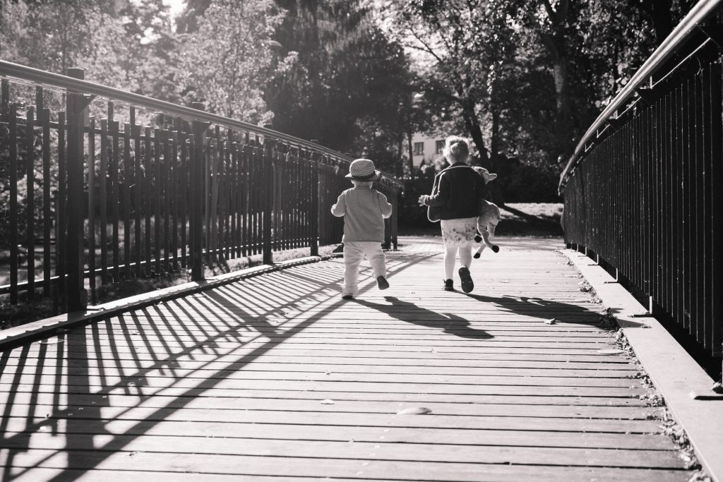 kids_running_across_the_bridge_2-1024x68