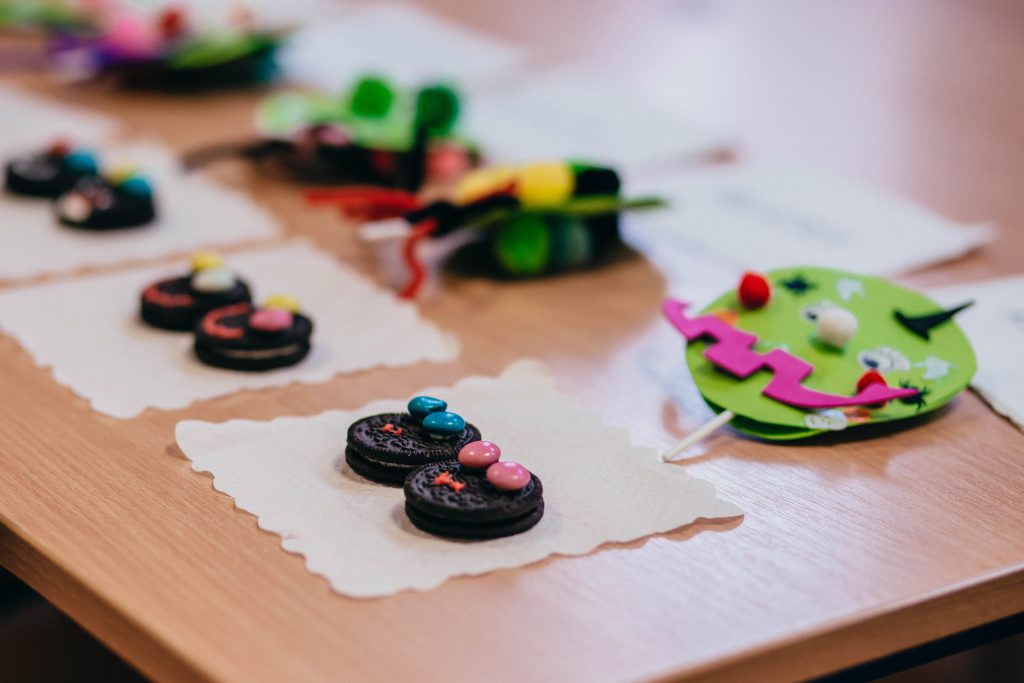 Oreo faces - free stock photo