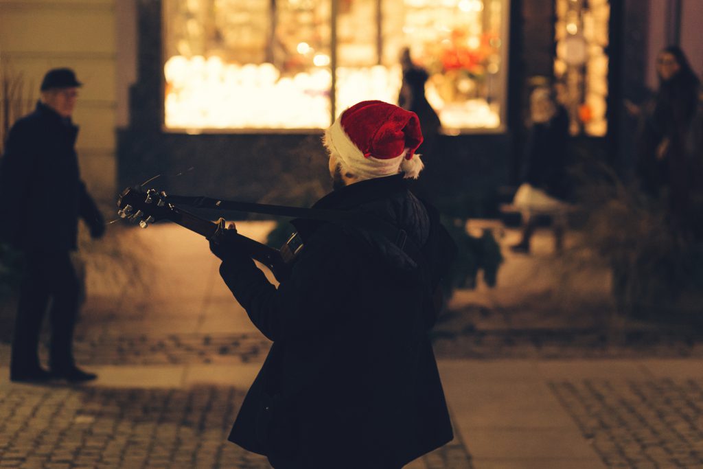 christmas_street_guitar_player-1024x683.