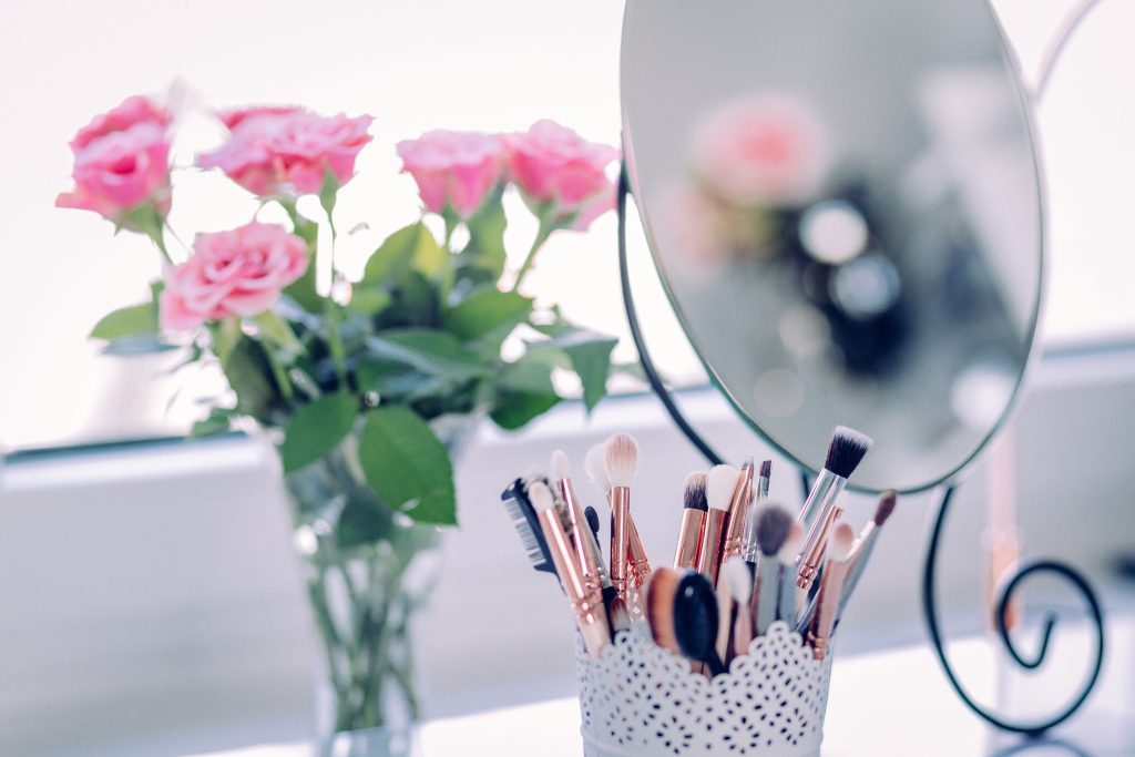 makeup brushes and roses 1024x683 - Answers about Resume Writing