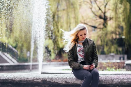 A girl at a fountain - free stock photo