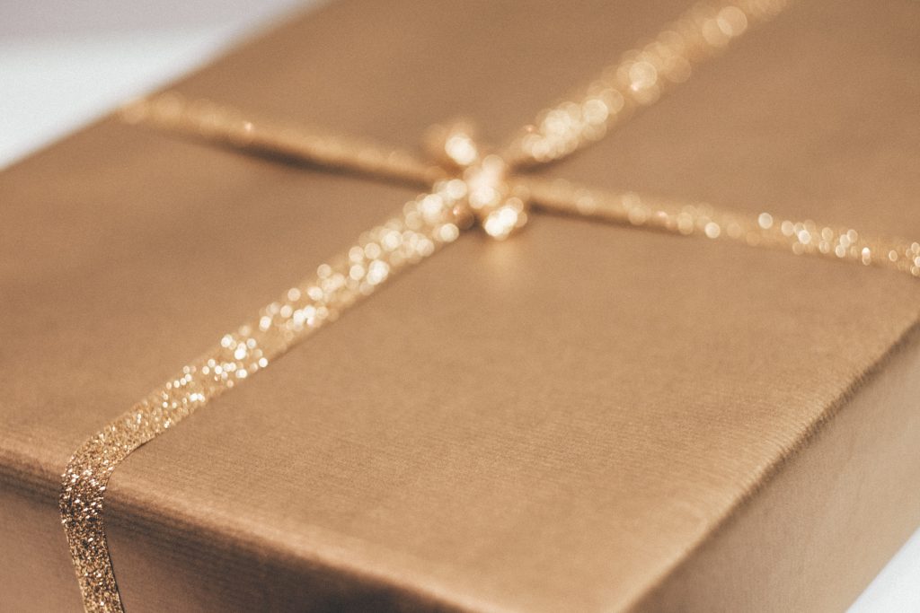 Gold Christmas gift 2 - free stock photo