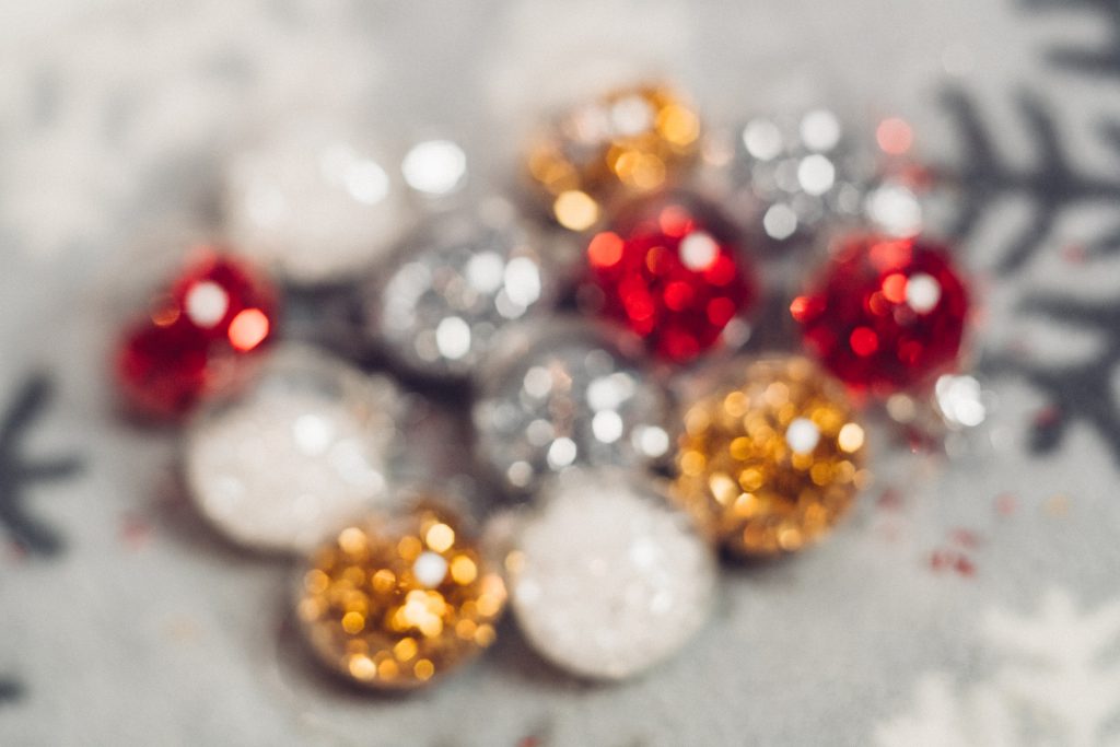 Mini baubles blurred - free stock photo