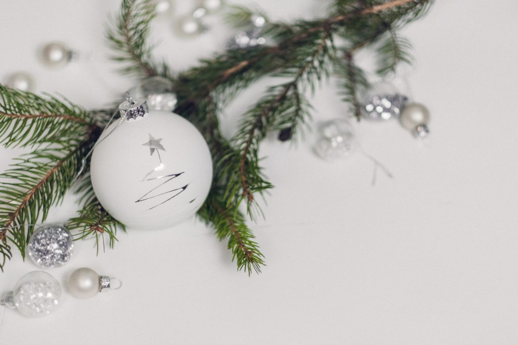 white_and_silver_baubles_with_a_spruce_t