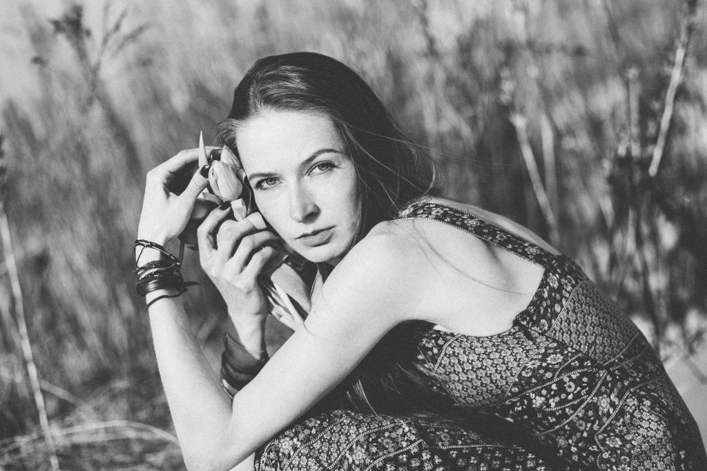 boho winter shoot in black and white