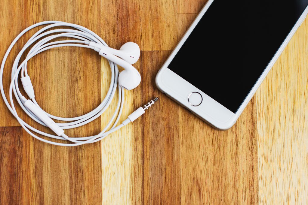 iPhone 6s with headphones 3 - free stock photo