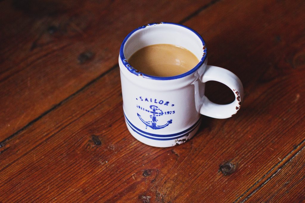 Oldschool mug of latte - free stock photo