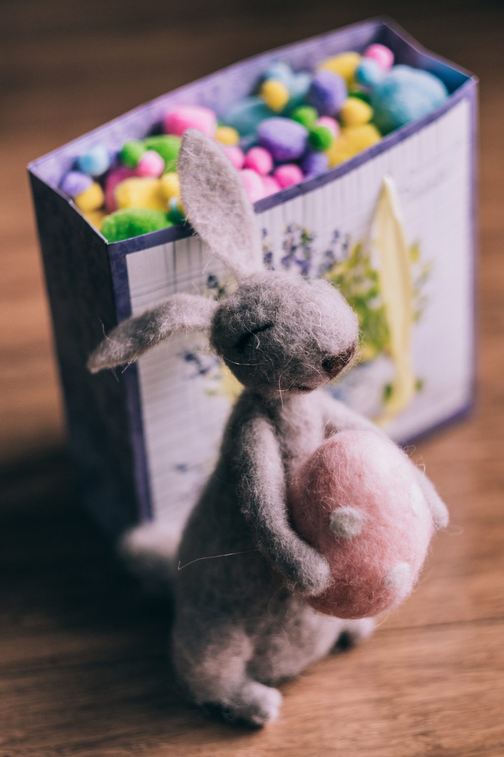 Easter bunny gift 2 - free stock photo