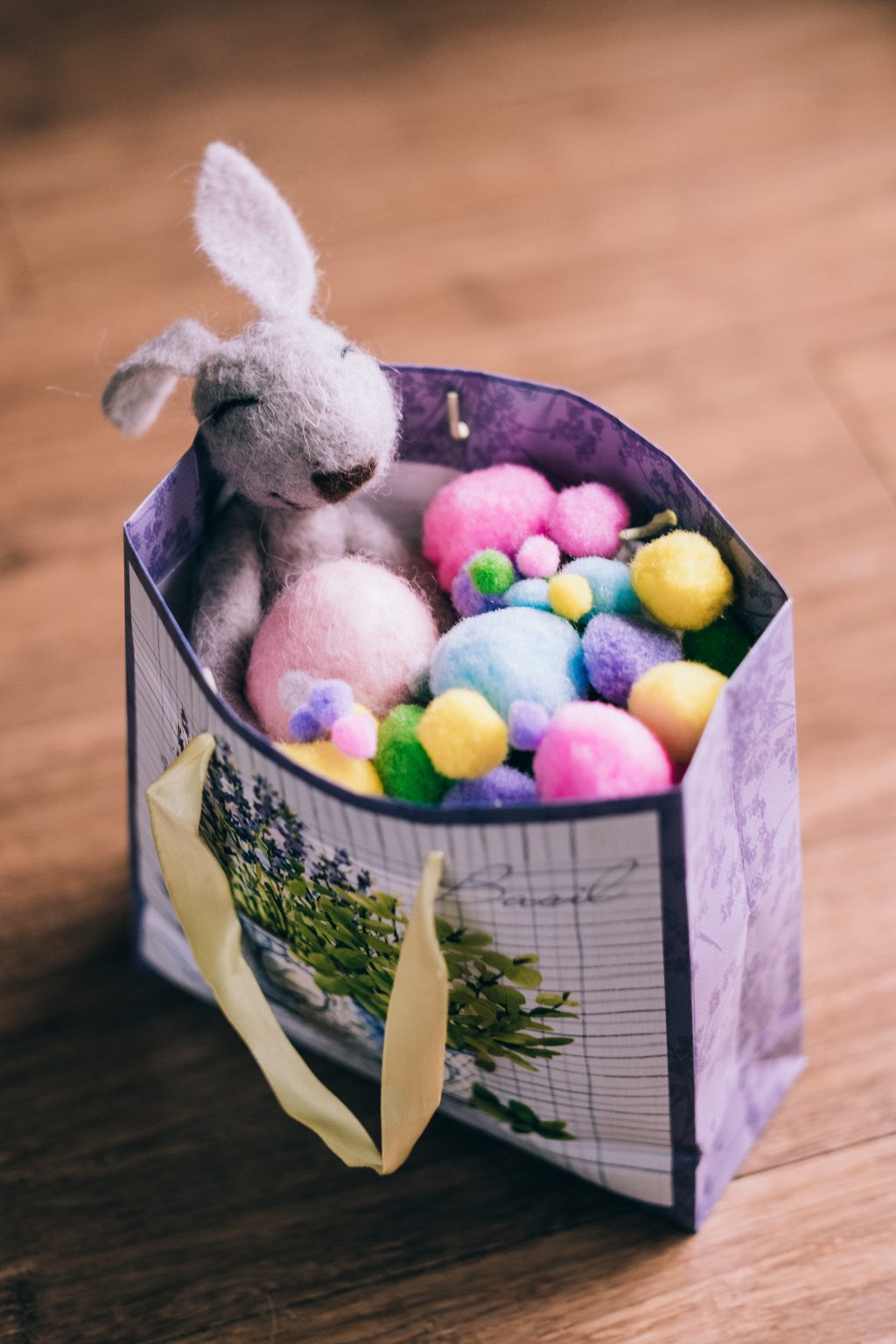 Easter bunny gift 5 - free stock photo