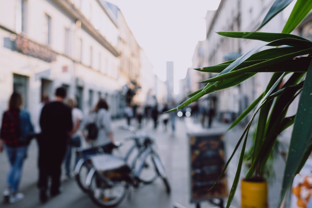 City street passers by blurred - free stock photo