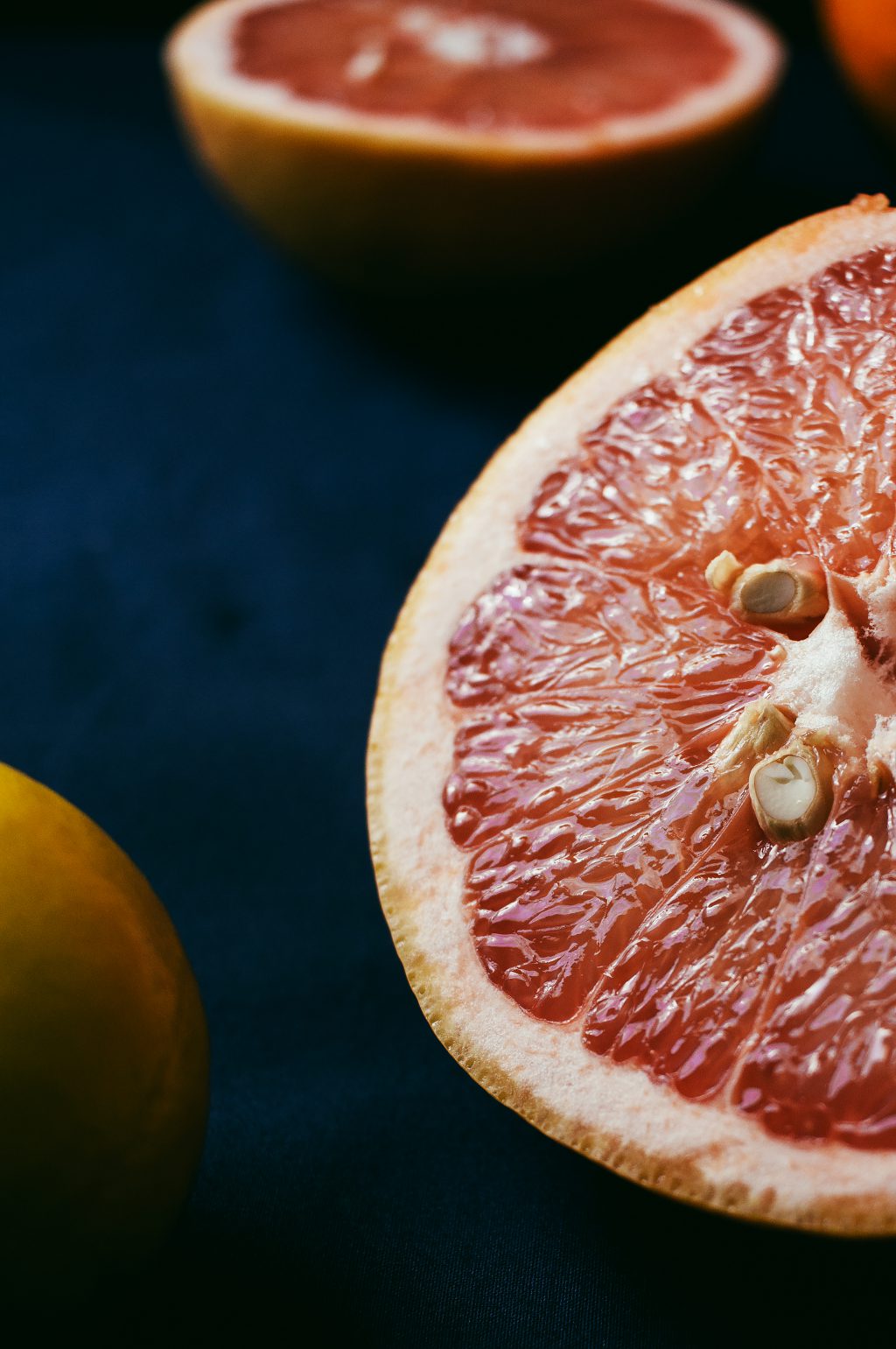 Grapefruits cut in half - free stock photo