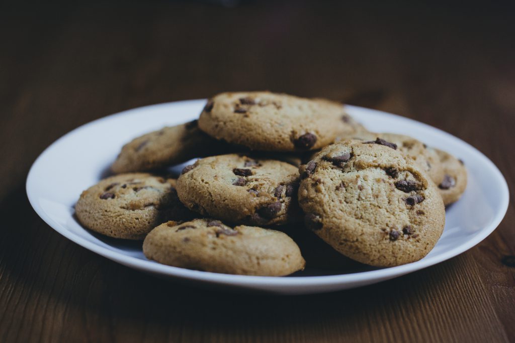Chocolate chip cookies on a plate Free stock photo
