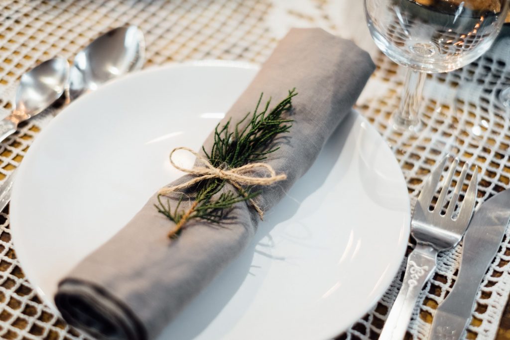 linen_napkin_decorated_with_a_conifer_tw