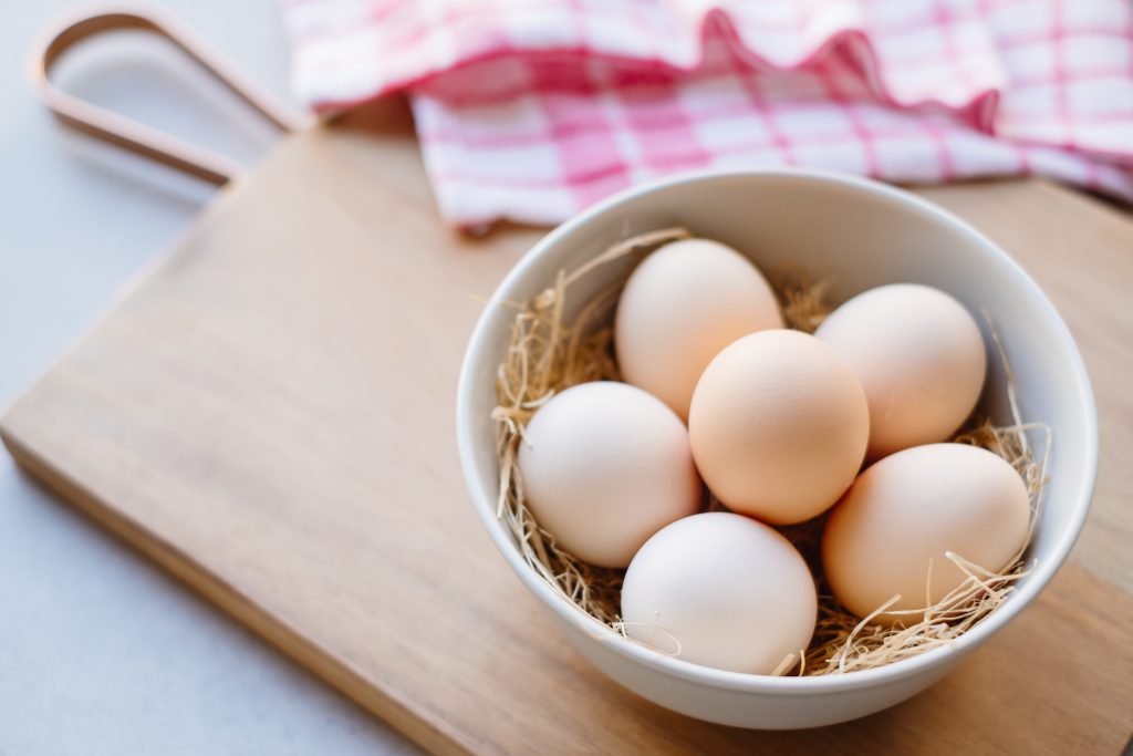 Plain eggs in a bowl - free stock photo