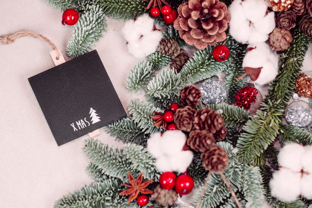 christmas_spruce_decoration_with_a_blackboard_clamp_6-1024x683.jpg