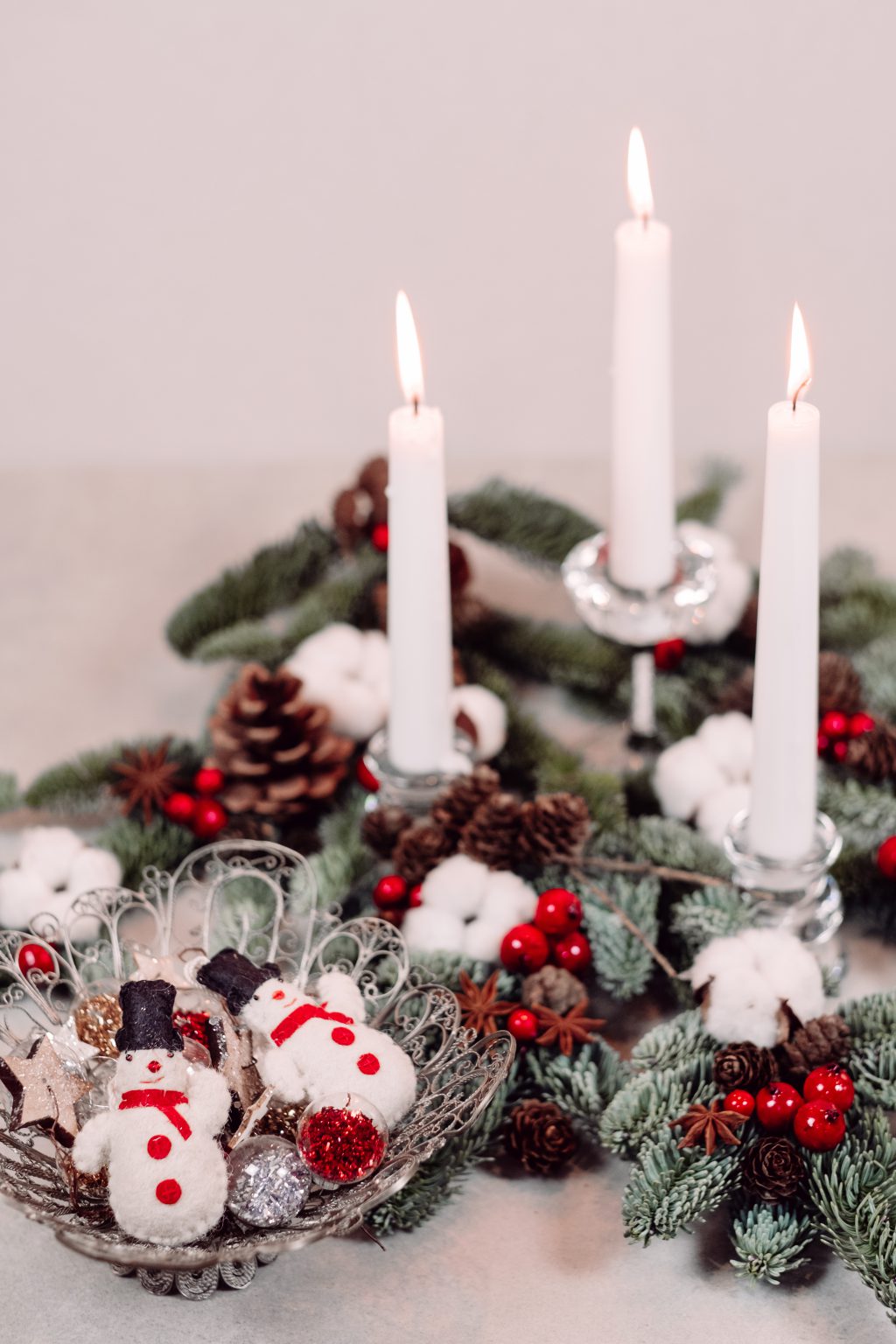 christmas_spruce_decoration_with_candles