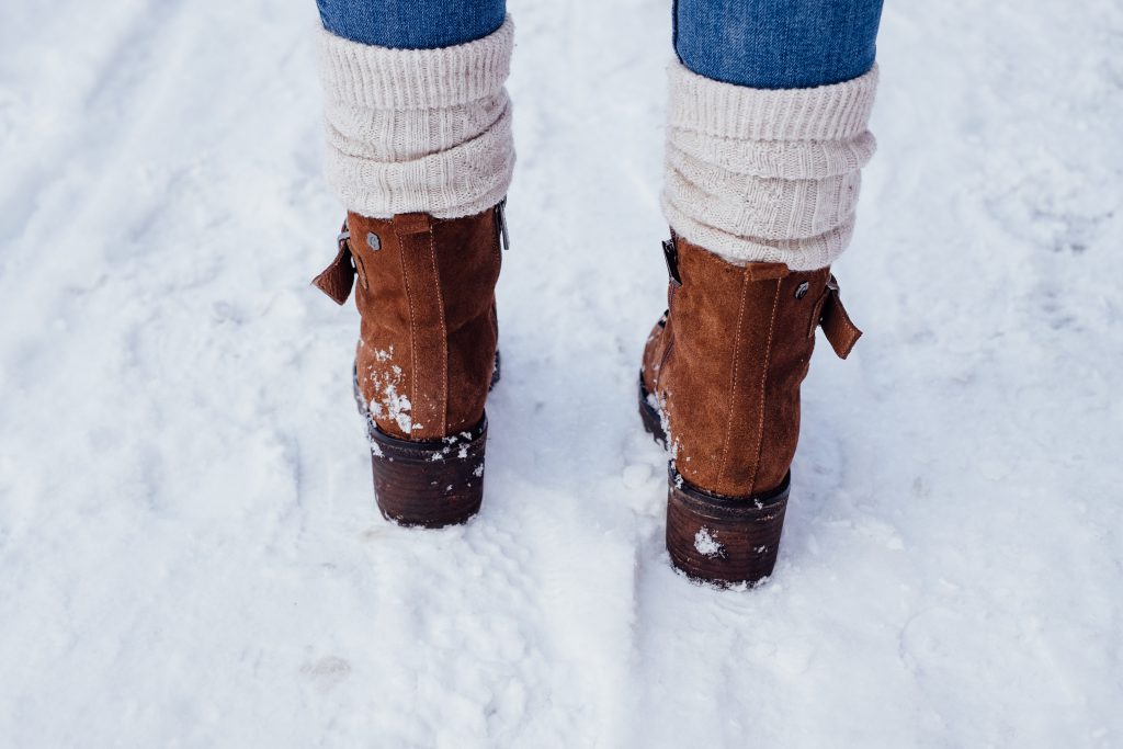 female_feet_standing_on_a_snow_covered_pavement_3-1024x683.jpg