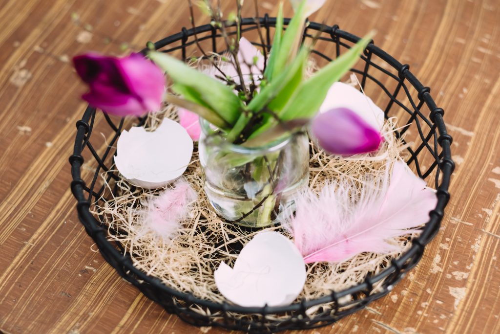 Easter table decoration with egg shells - free stock photo