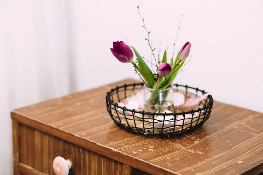 easter_table_decoration_with_egg_shells_2-1024x683.jpg