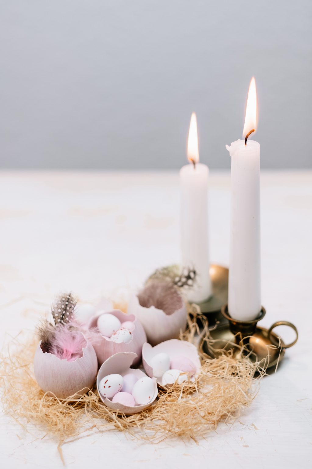 Egg shells Easter table decoration with candles 2 - free stock photo