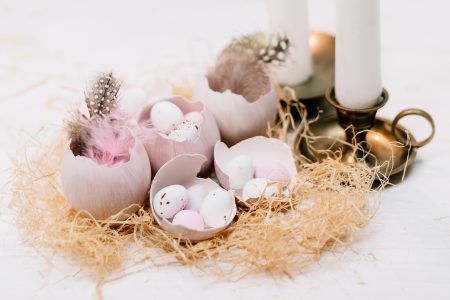 Egg shells Easter table decoration with candles closeup - free stock photo