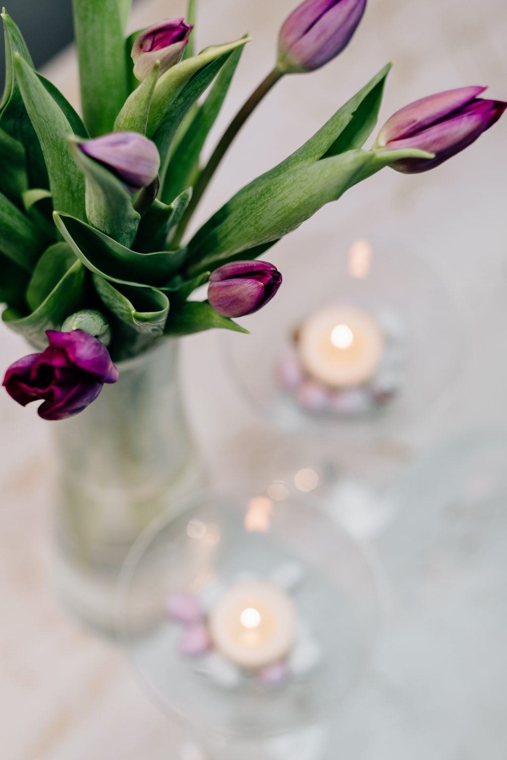 table_candle_decoration_with_purple_tulips_4-1024x1536.jpg