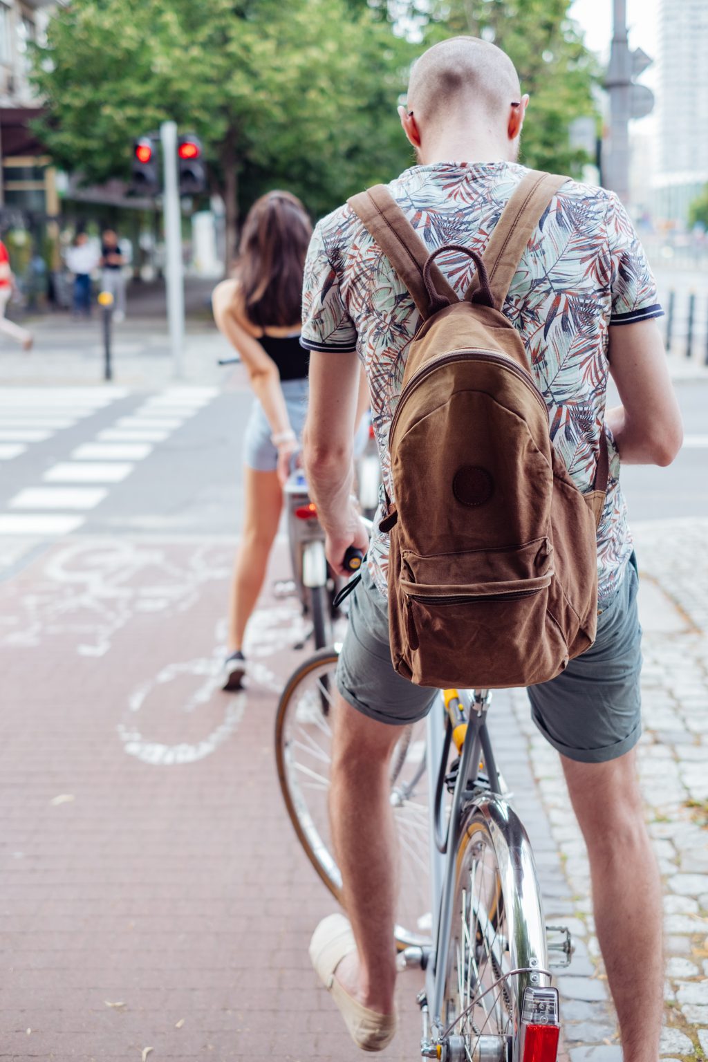 cyclists_waiting_for_a_green_light_at_th