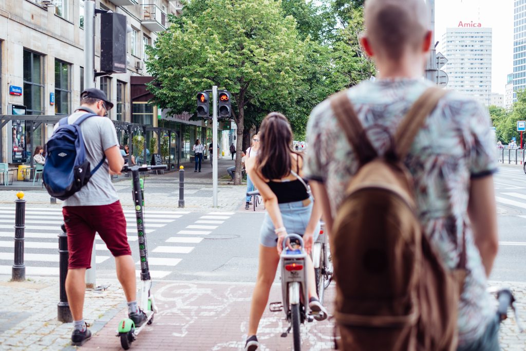 cyclists_waiting_for_a_green_light_at_th