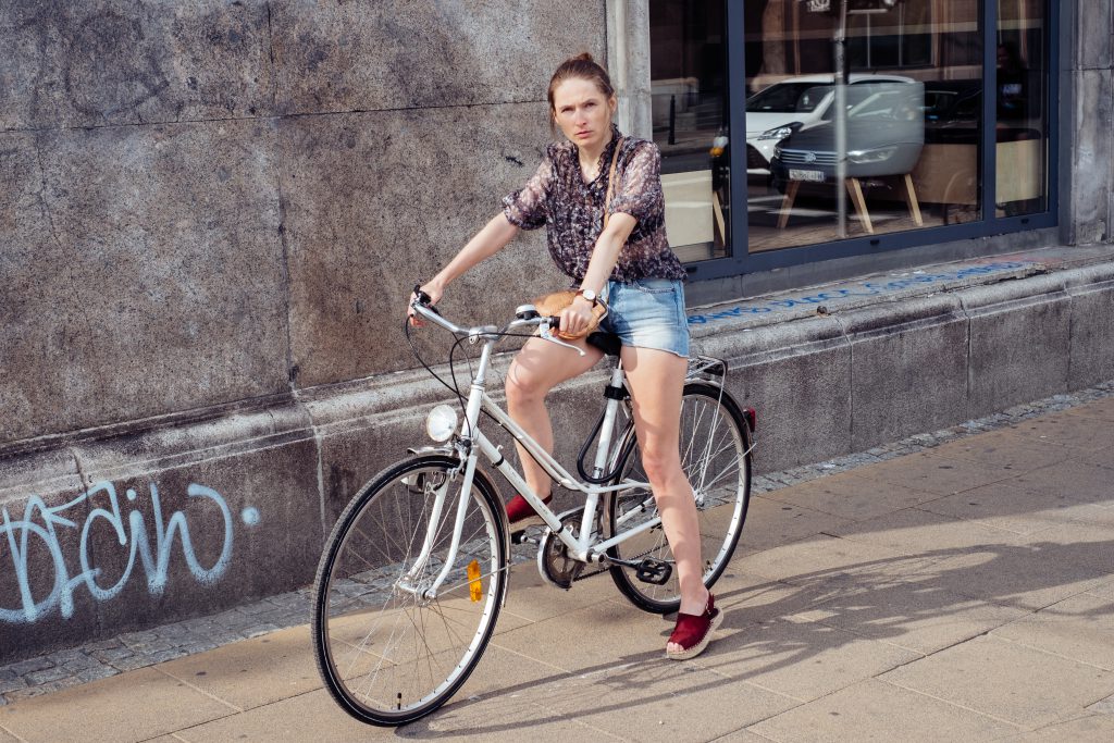 female_on_a_bicycle_in_the_city-1024x683