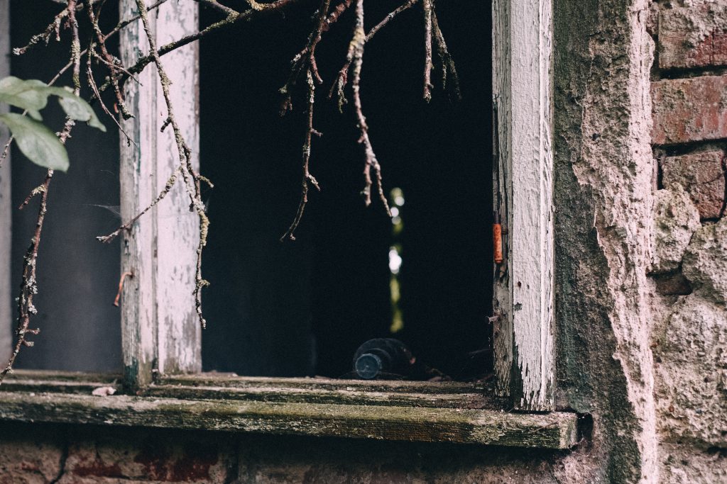 Abandoned ruined house 8 - free stock photo