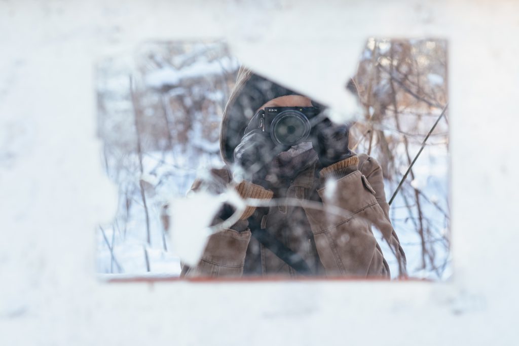 https://freestocks.org/fs/wp-content/uploads/2022/02/broken_mirror_reflection_of_a_female_taking_a_photo_on_a_winter_day-1024x683.jpg