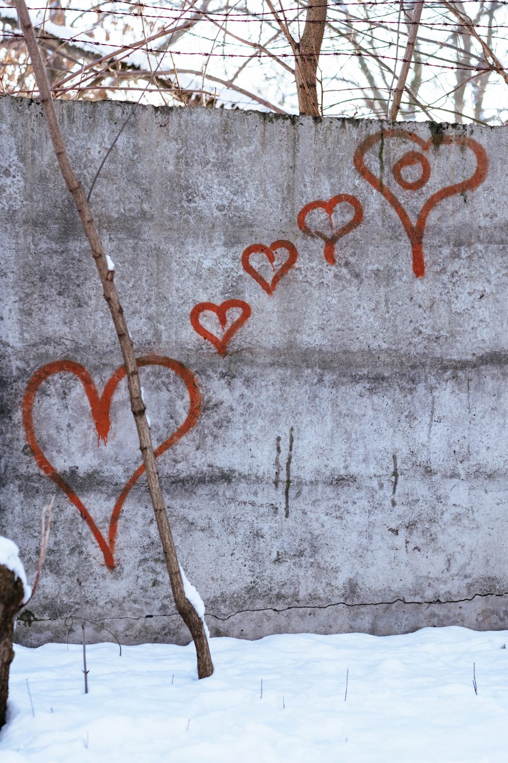 Hearts graffiti on the wall on a winter afternoon 2 - free stock photo