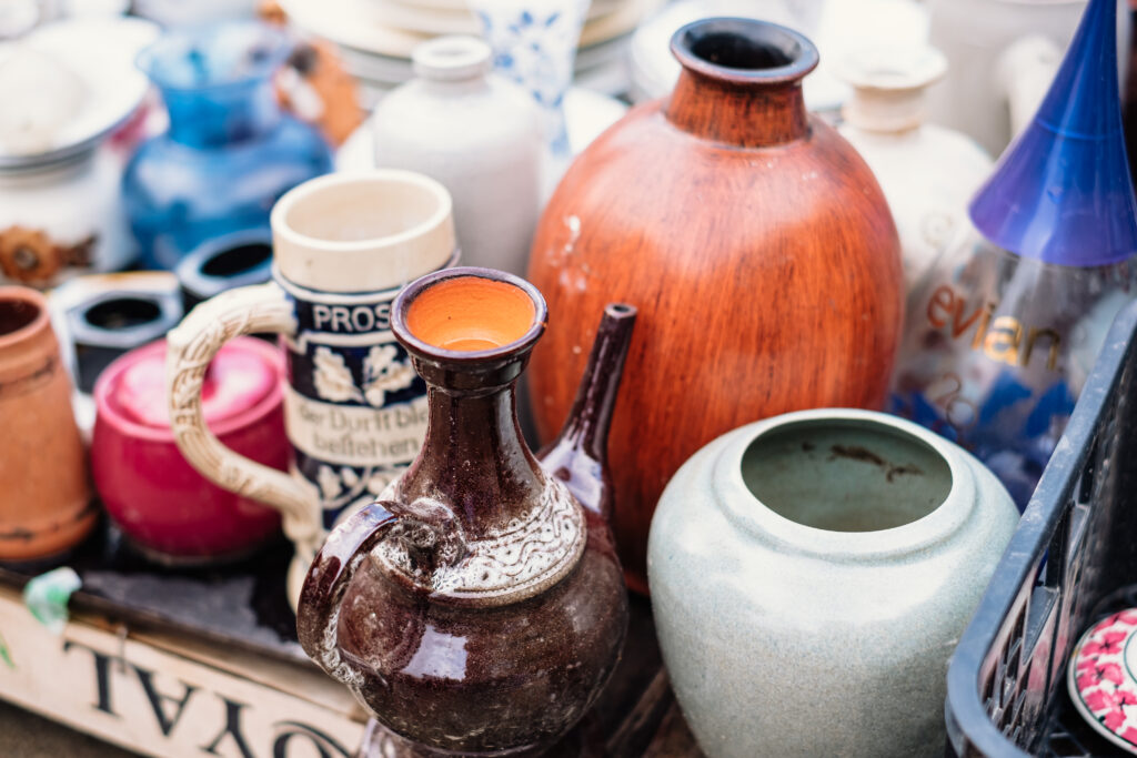 old_vintage_ceramic_pots_and_vases_at_a_