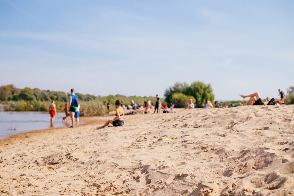 sandy_beach_at_the_river_4-1024x683.jpg